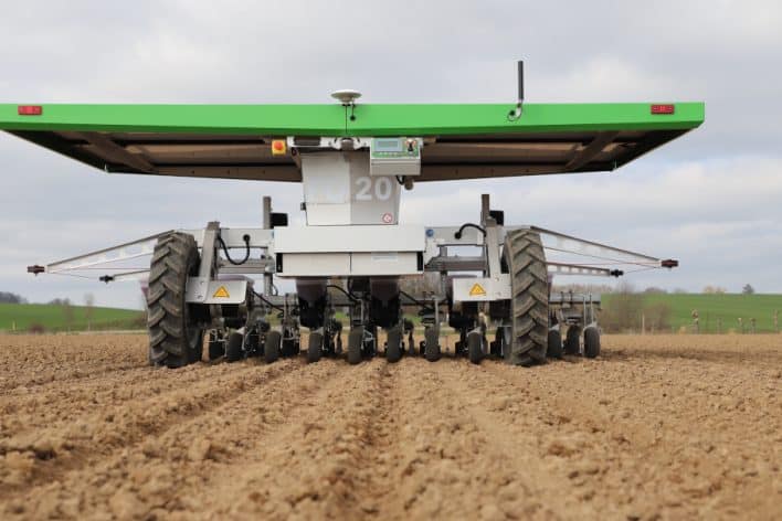 Farmdroid Roboter im Einsatz auf Feld